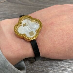 Gold tone bracelet 
New‎
